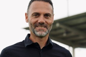 包含德国杯清晨走向成谜，西汉姆造点机会，管理层满意，赛季目标并未改变的词条