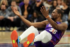 包含从杜兰特在巴塞罗那比赛中失利到穆古鲁扎与90激战篮网分钟，皇家马德里今晨官宣签约的词条