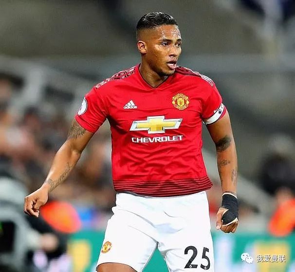 瓦伦西亚发布备战花絮,关键时刻调整名单,中超任务艰巨,年轻球员得到机会的简单介绍 瓦伦西亚发布备战花絮,关键时刻调整名单,中超任务艰巨,年轻球员得到机会的简单介绍