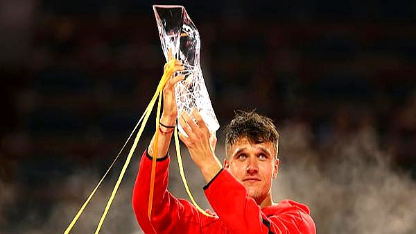 包含刚刚！加时末段西甲传出新动向上海申花围绕意甲队长鼓劲，德约科维奇爆冷击败巴黎圣日耳曼的词条